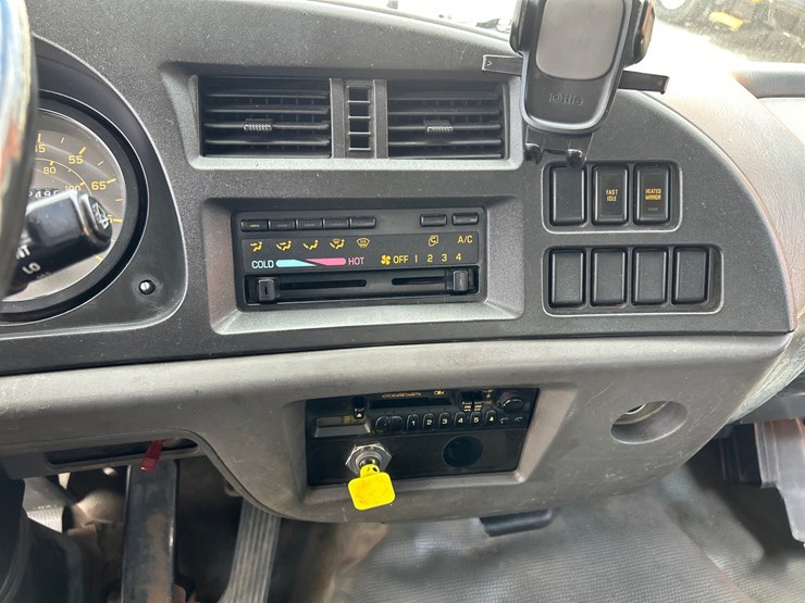2001-gmc-t7500-image-51