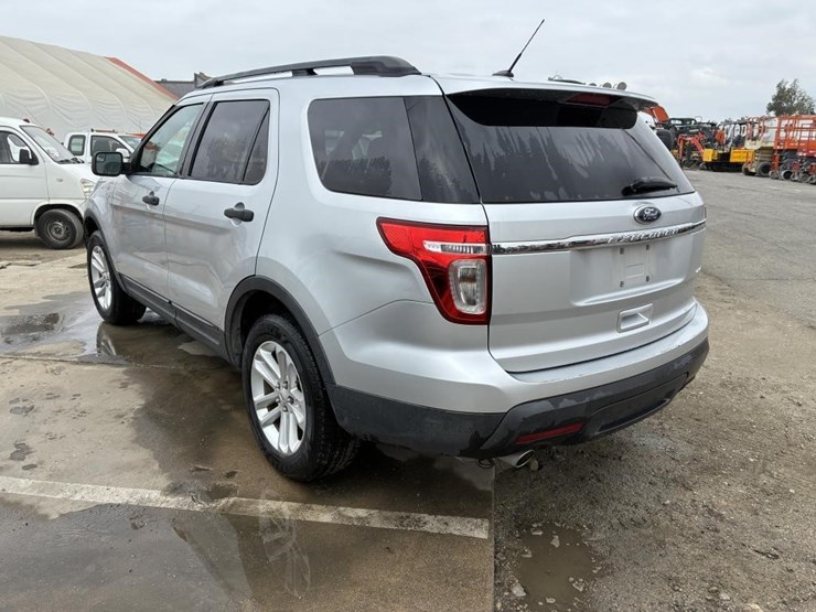 2015-ford-explorer-image-4