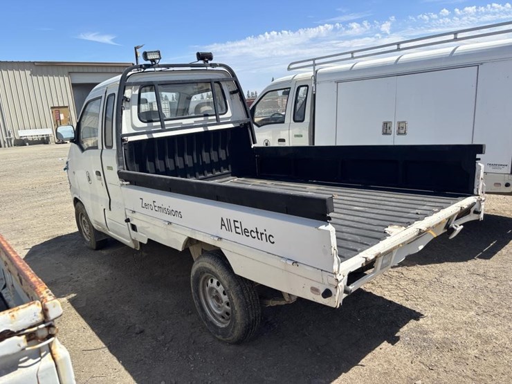 2009-tianjin-qingyuan-lsv-utility-truck-image-4