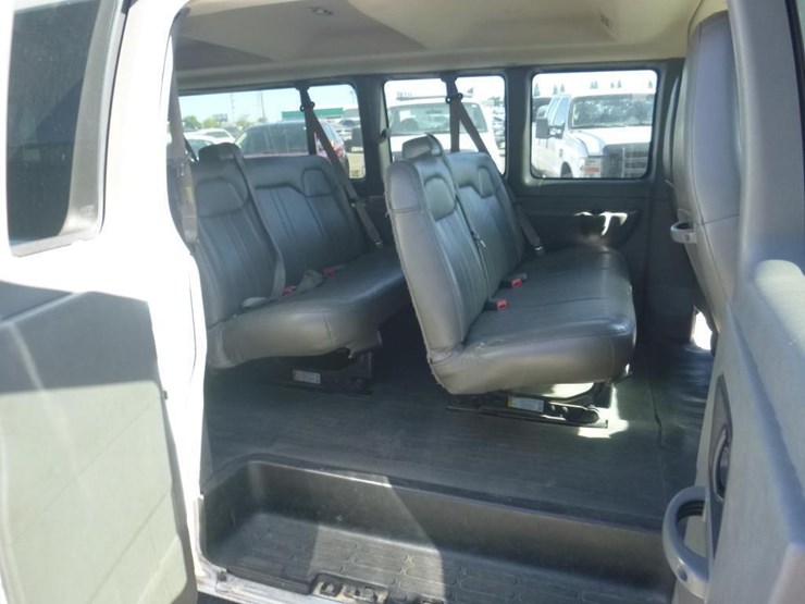 2020-chevrolet-express-2500-image-7