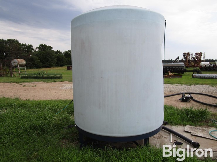 3000-gal-water-tank-on-skid,-hose-and-fittings-image-6