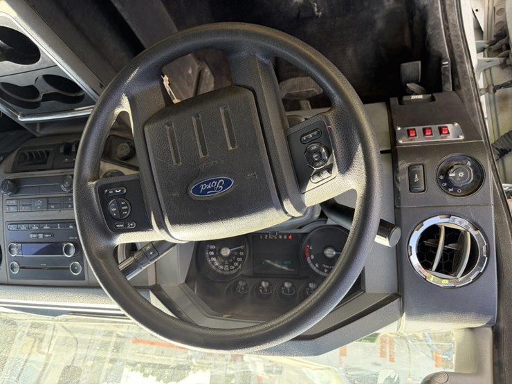 2011-ford-f350-image-17