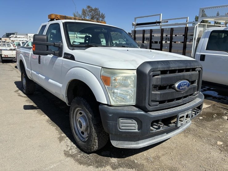 2011-ford-f250-xl-image-2