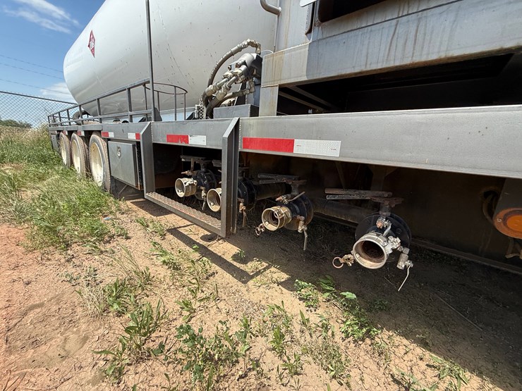 2012-john-deere-6068hf485-image-30