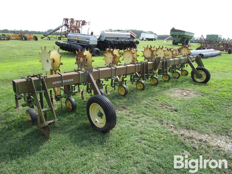 john-deere-825-image-3