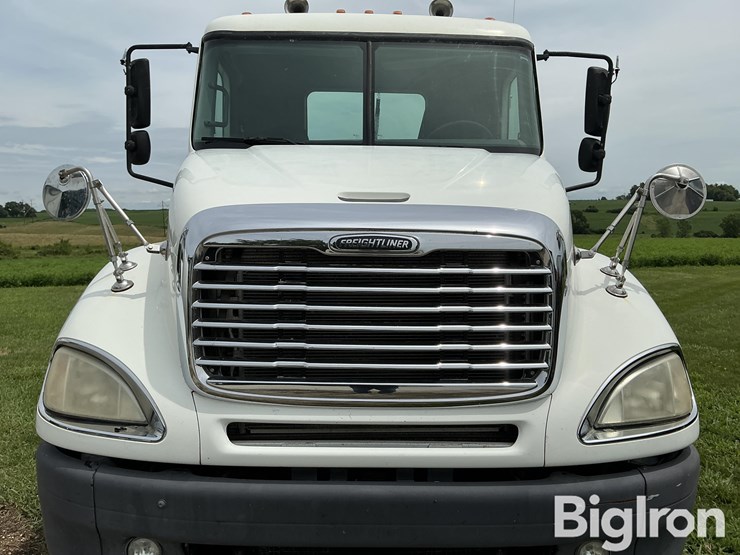 2005-freightliner-columbia-truck-tractor-image-10