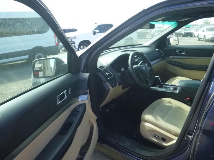 2016-ford-explorer-image-5