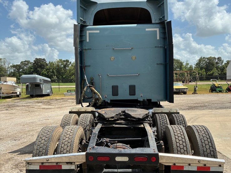 2015-peterbilt-579-image-5