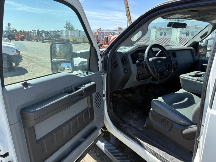 2011-ford-f250-xl-image-15