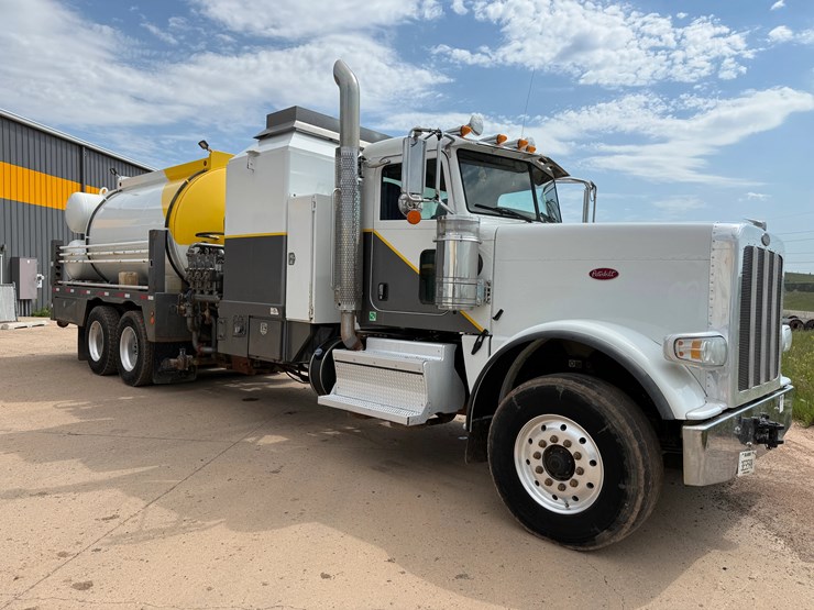 2019-peterbilt-389-image-4
