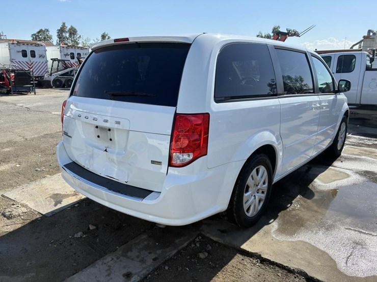 2017-dodge-grand-caravan-image-3