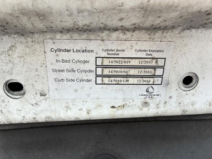2013-chevrolet-silverado-2500-image-11