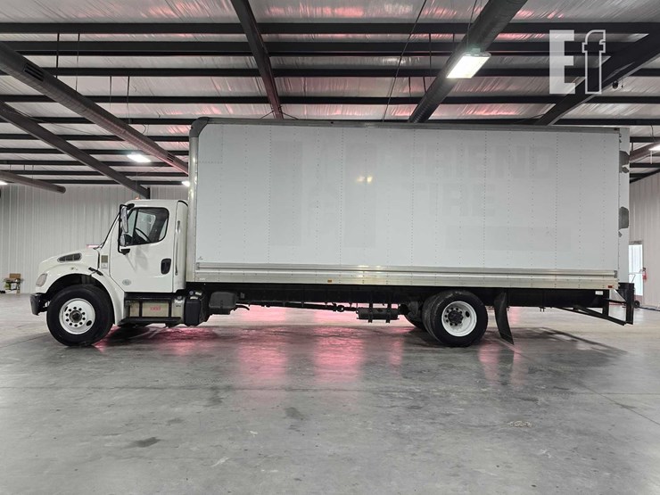 2020-freightliner-business-class-m2-106-image-5