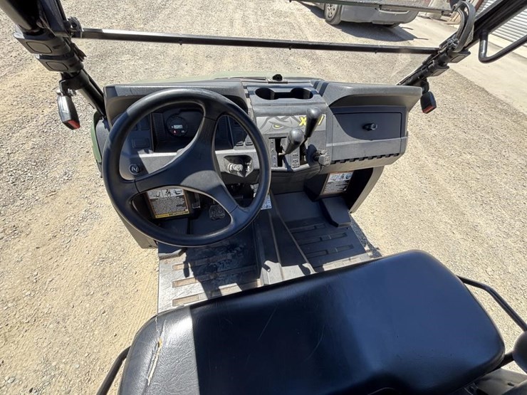 2014-john-deere-gator-xuv-550-image-12