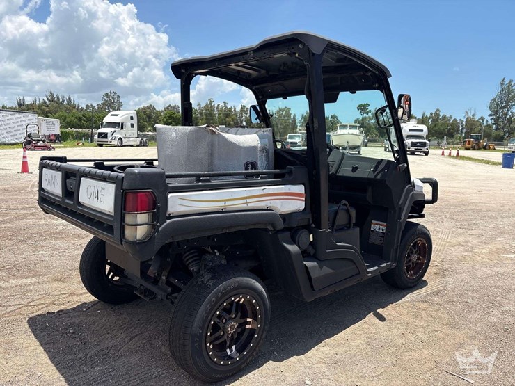 2022-john-deere-gator-image-3