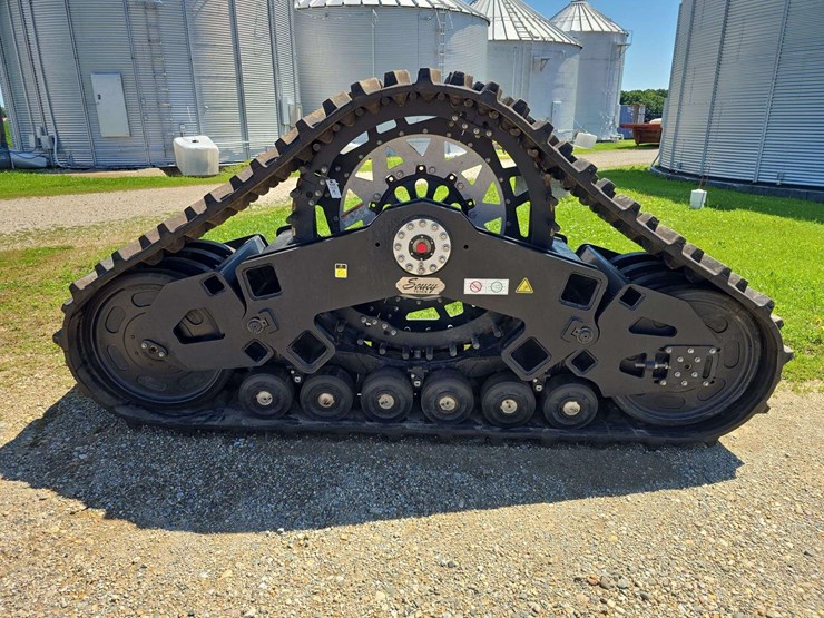 2014-saucy-combine-tracks,-32''-very-low-use,-have-used-two-season,-probably-less-than-1500-acres-of-entire-use,-have-the-adapter-to-fit-a-jd-combine-image-5