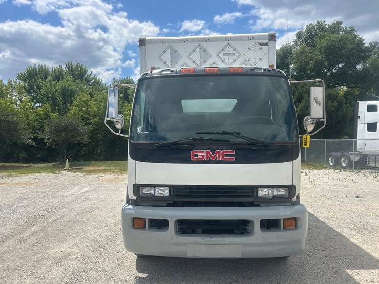 2001-gmc-t7500-image-8