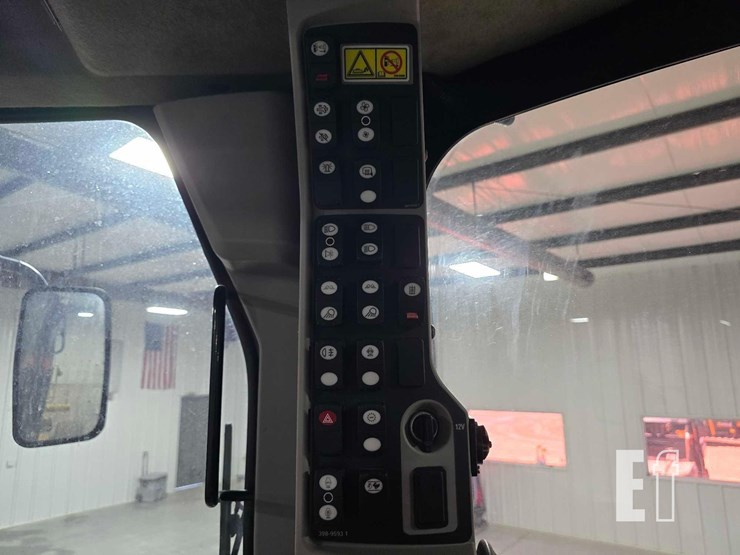2014-caterpillar-160m2-image-24