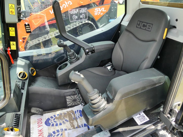 2025-jcb-215t-image-14