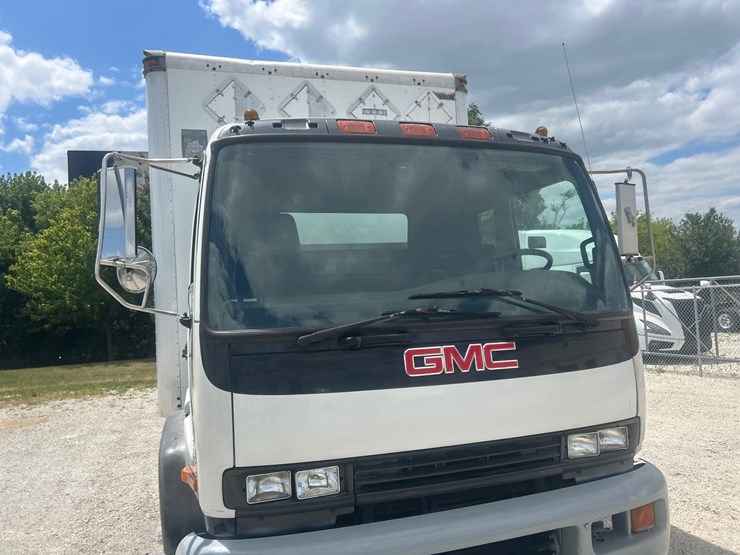 2001-gmc-t7500-image-13