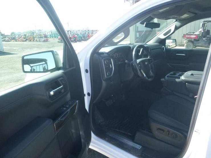 2020-chevrolet-1500-image-5
