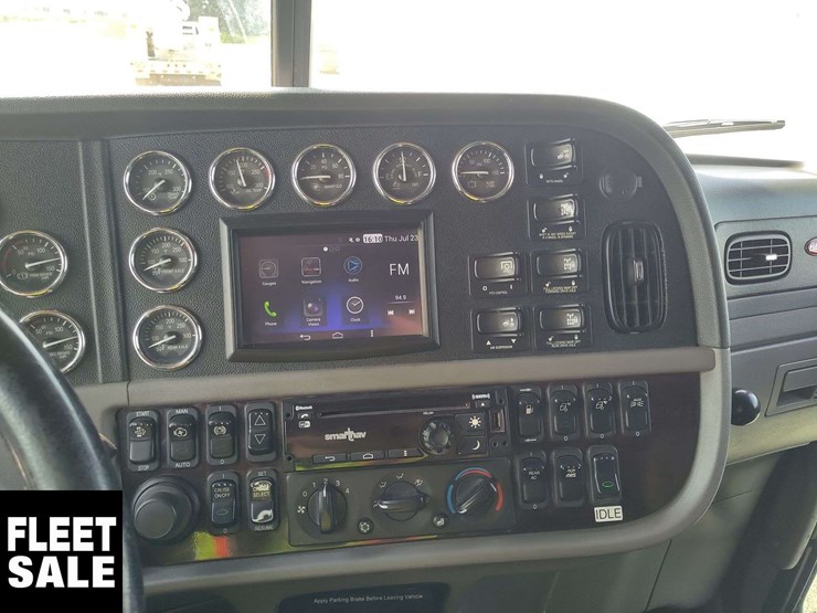 2018-peterbilt-389-image-23