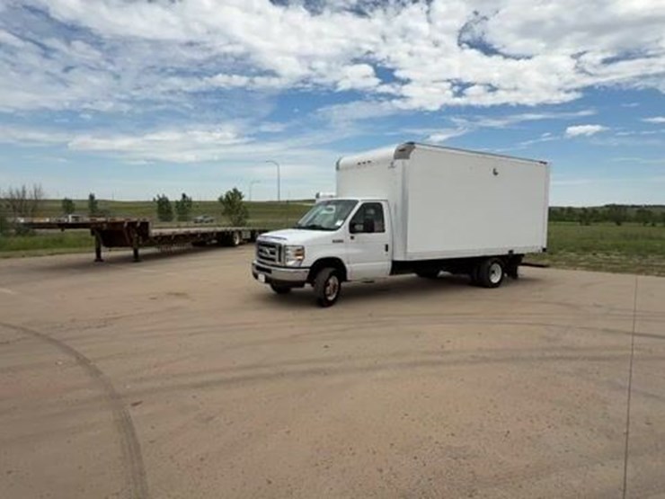 2018-ford-e450-sd-image-1
