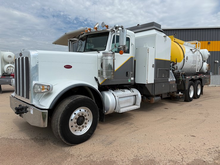 2019-peterbilt-389-image-2
