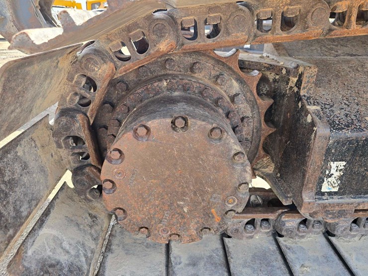 2018-deere-245g-lc-image-24