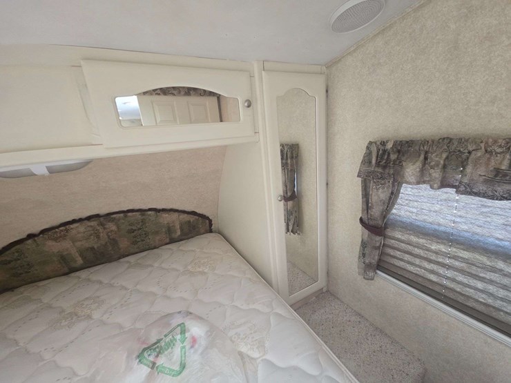 2006-keystone-outback-travel-trailer-image-26