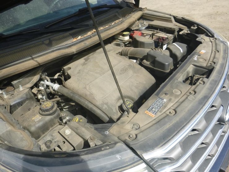 2016-ford-explorer-image-11