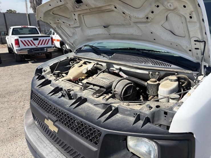2012-chevrolet-express-2500-image-5