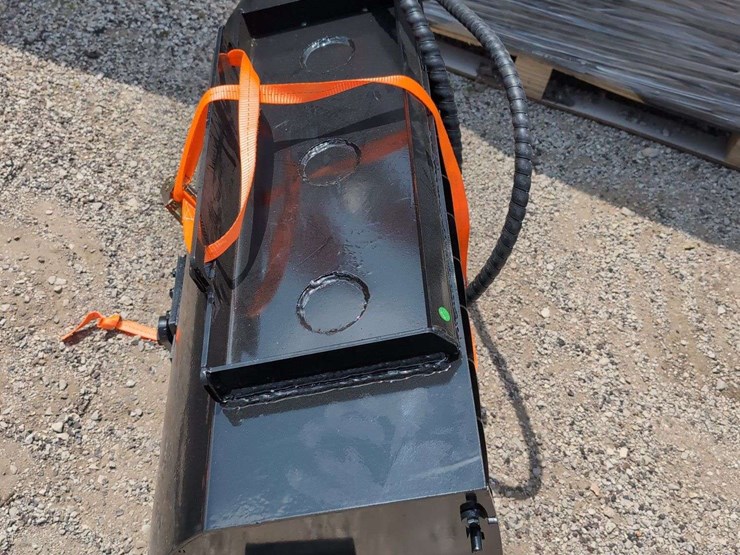 iranch-mini-skid-steer-mixing-bucket-irlmb-image-2