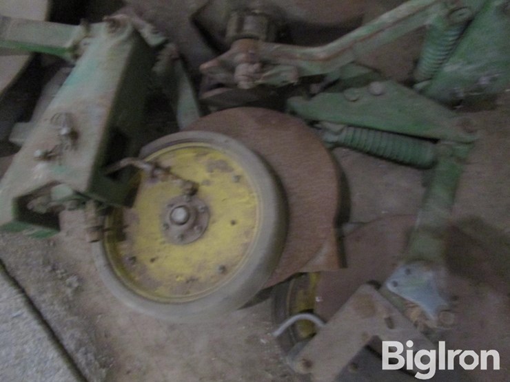 john-deere-planter-fertilizer-openers/disc-assemblies-image-7