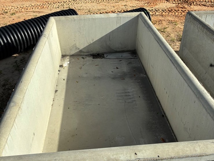#20215-•-water-trough-image-3