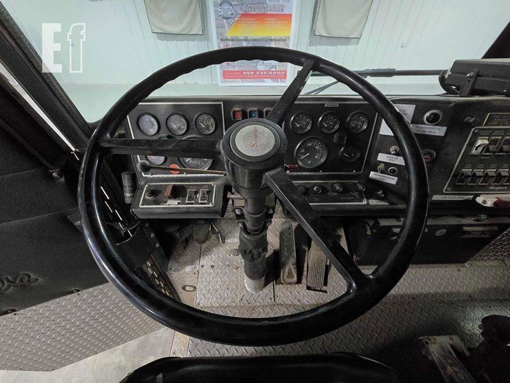 1991-seagrave-pumper-image-10
