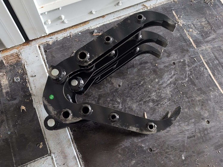mini-excavator-wood-grab-attachment-image-1
