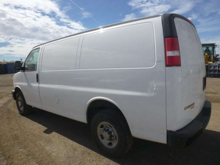 2016-chevrolet-express-3500-image-4
