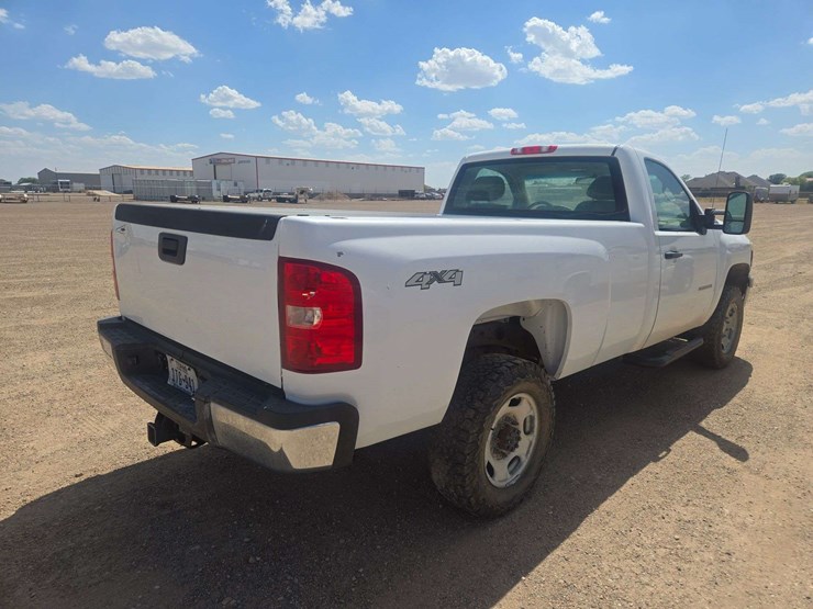 2013-chevrolet-silverado-2500-image-4