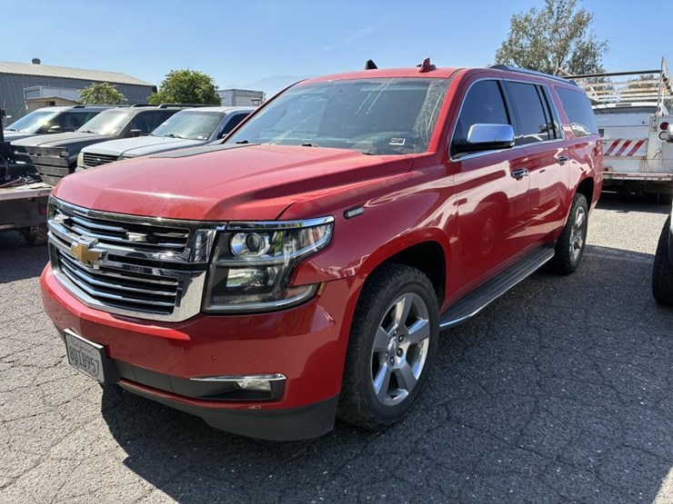 2018-chevrolet-suburban-image-1