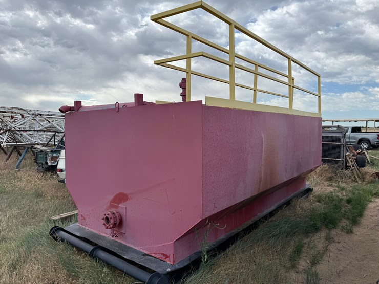 17.6’l-x-9.6’w-x-6’h-2-comp-reverse-pit-tank-w/-catwalk,-handrails,-&-gas-buster-image-3