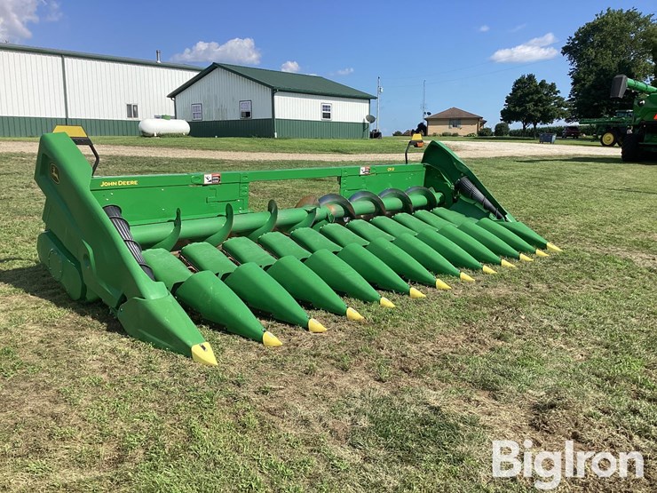 2025-john-deere-cr12-image-3