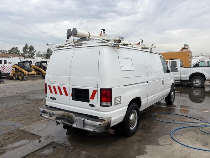 2001-ford-e350-image-3
