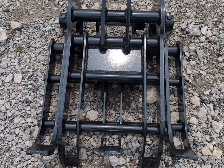 i-ranch-mini-excavator-wood-grab-attachment-image-2