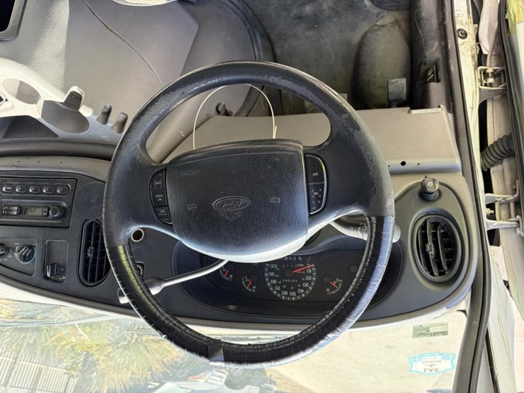 2002-ford-e350-image-30