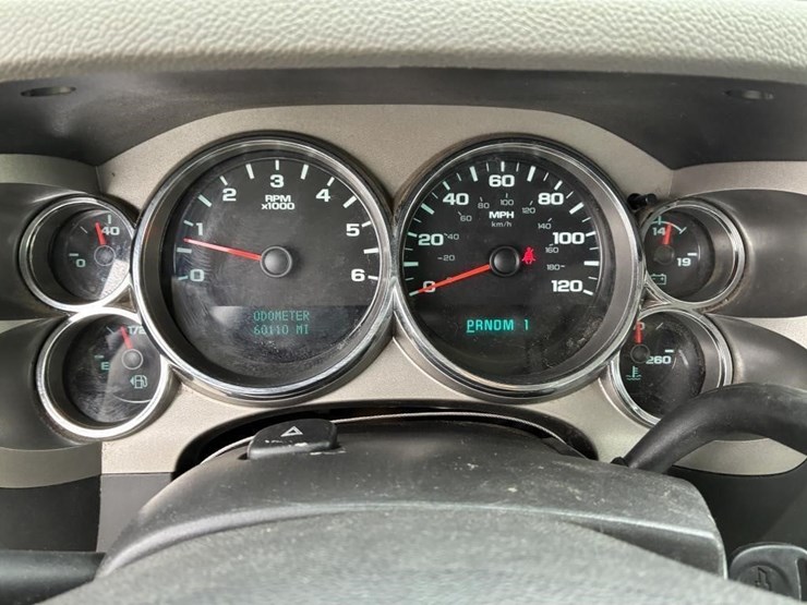 2013-chevrolet-silverado-2500-image-15