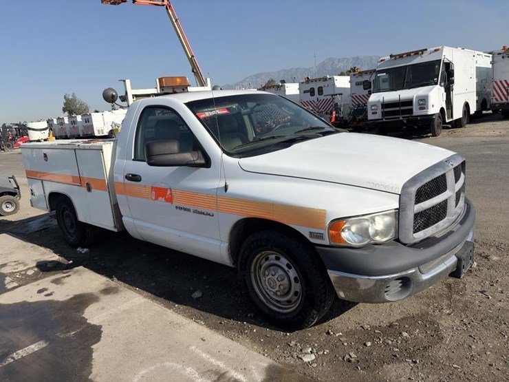 2005-dodge-ram-2500hd-image-2