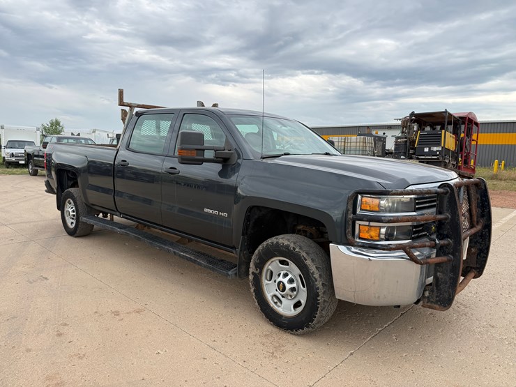 2018-chevrolet-silverado-2500hd-image-4