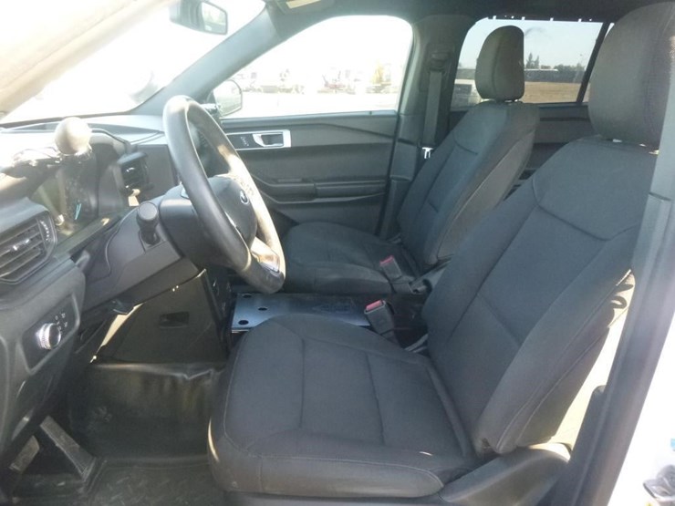 2020-ford-explorer-image-9
