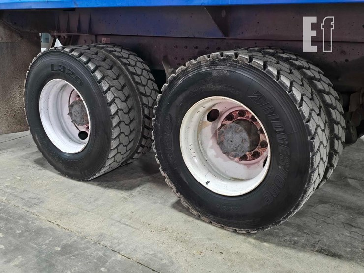 2017-peterbilt-320-image-33